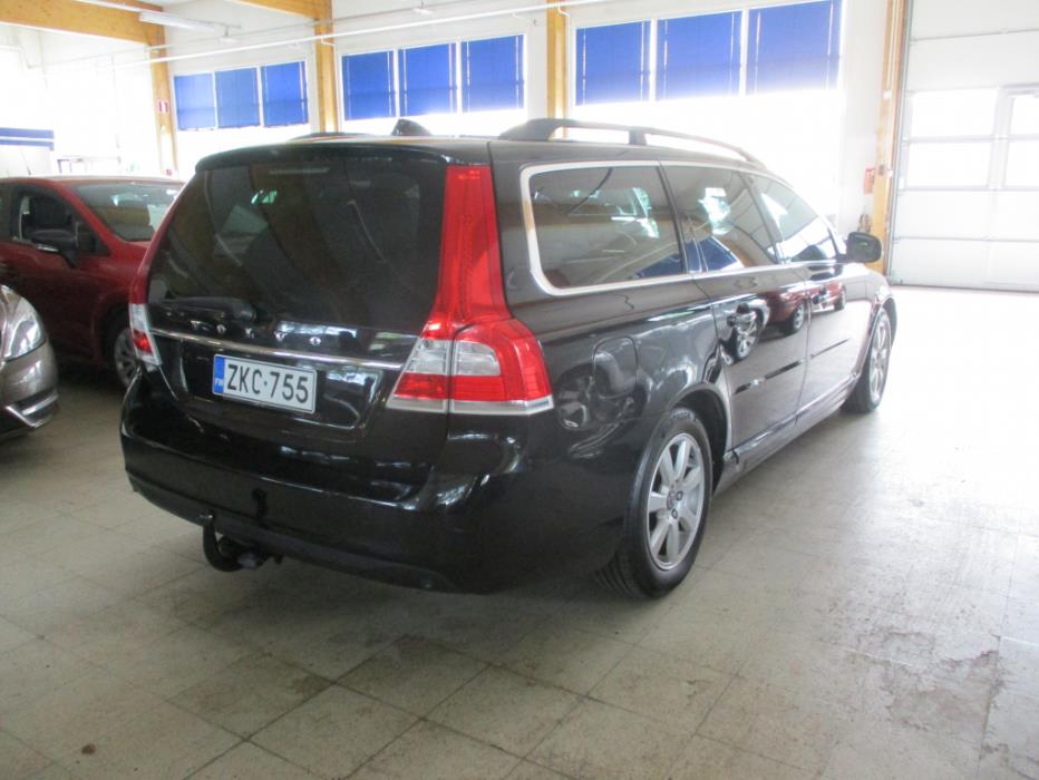 VOLVO V70 2014