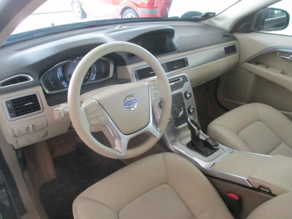 VOLVO V70 2014