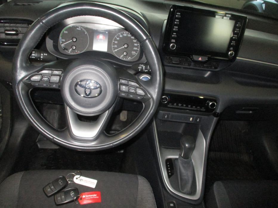 TOYOTA Yaris 2021