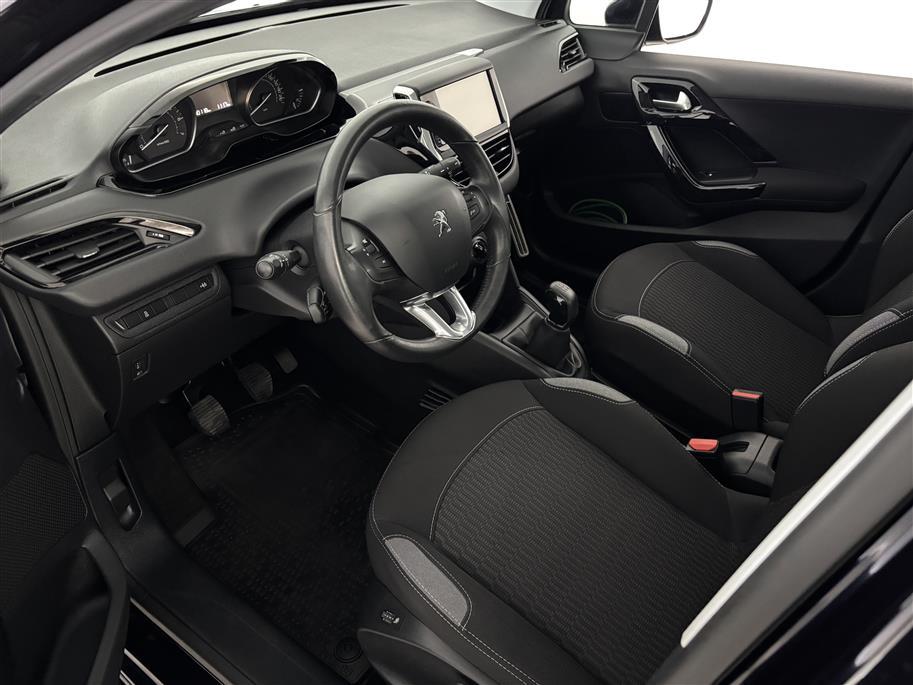 PEUGEOT 208 2015