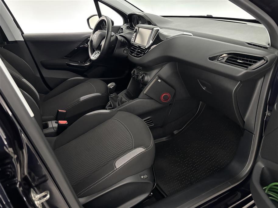 PEUGEOT 208 2015