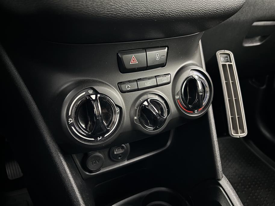 PEUGEOT 208 2015