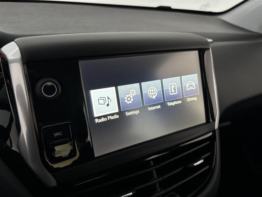 PEUGEOT 208 2015