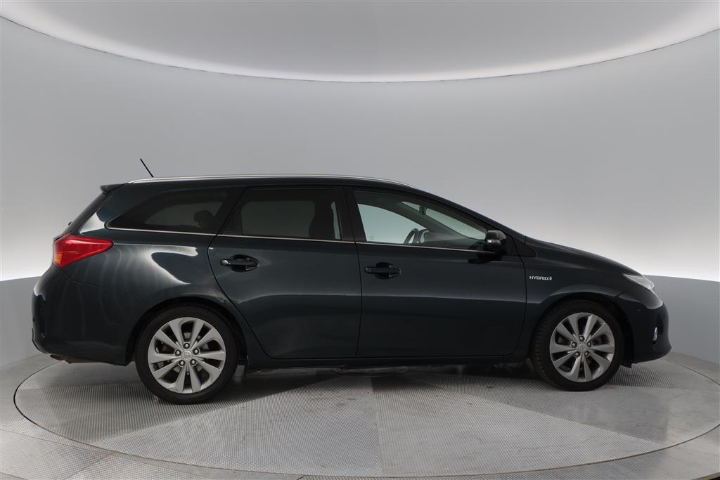 TOYOTA Auris 2015