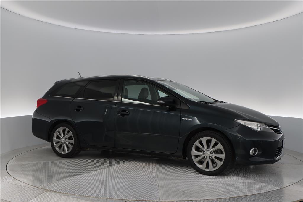 TOYOTA Auris 2015