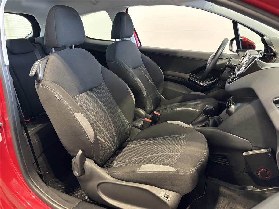PEUGEOT 208 2013