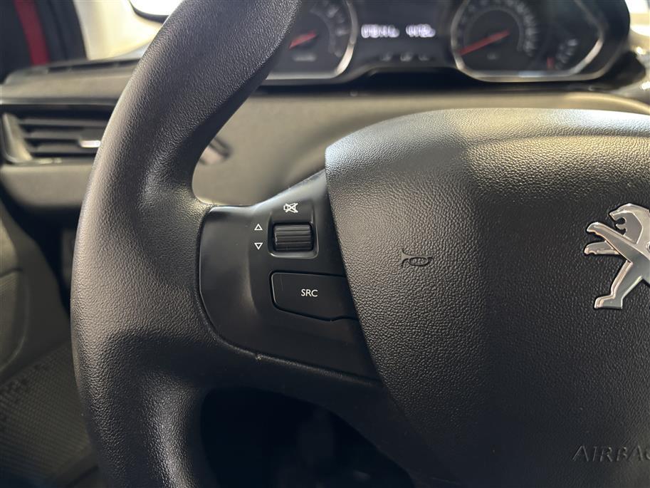 PEUGEOT 208 2013