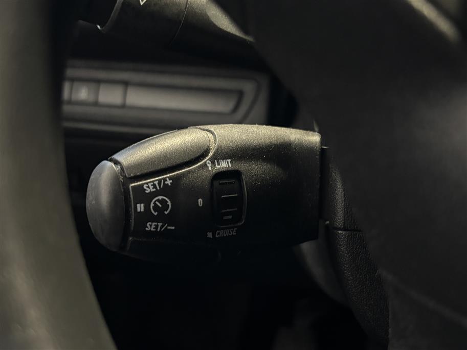 PEUGEOT 208 2013