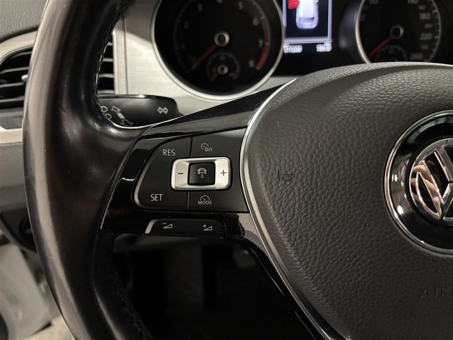 VOLKSWAGEN Golf Sportsvan 2015