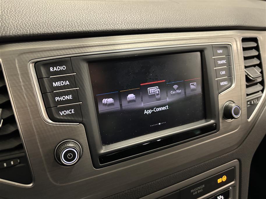 VOLKSWAGEN Golf Sportsvan 2015