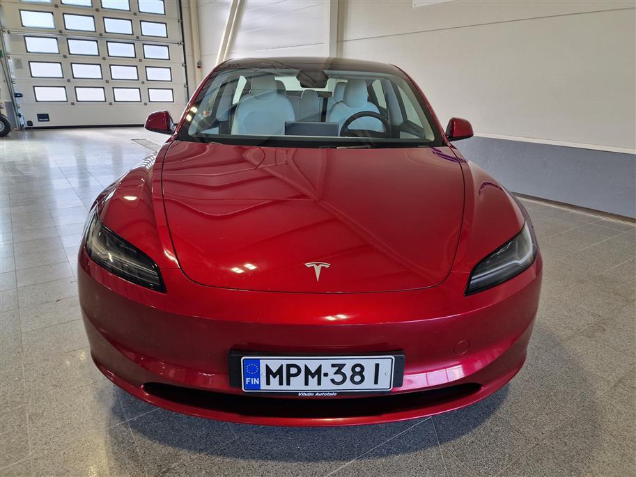 TESLA Model 3 2024