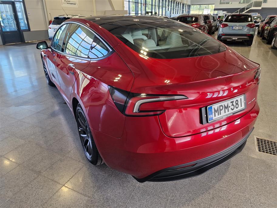 TESLA Model 3 2024