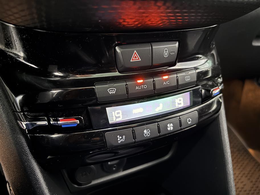 PEUGEOT 2008 2015