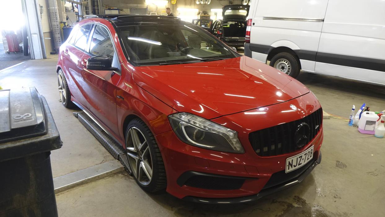 MERCEDES-BENZ A 45 AMG 2015