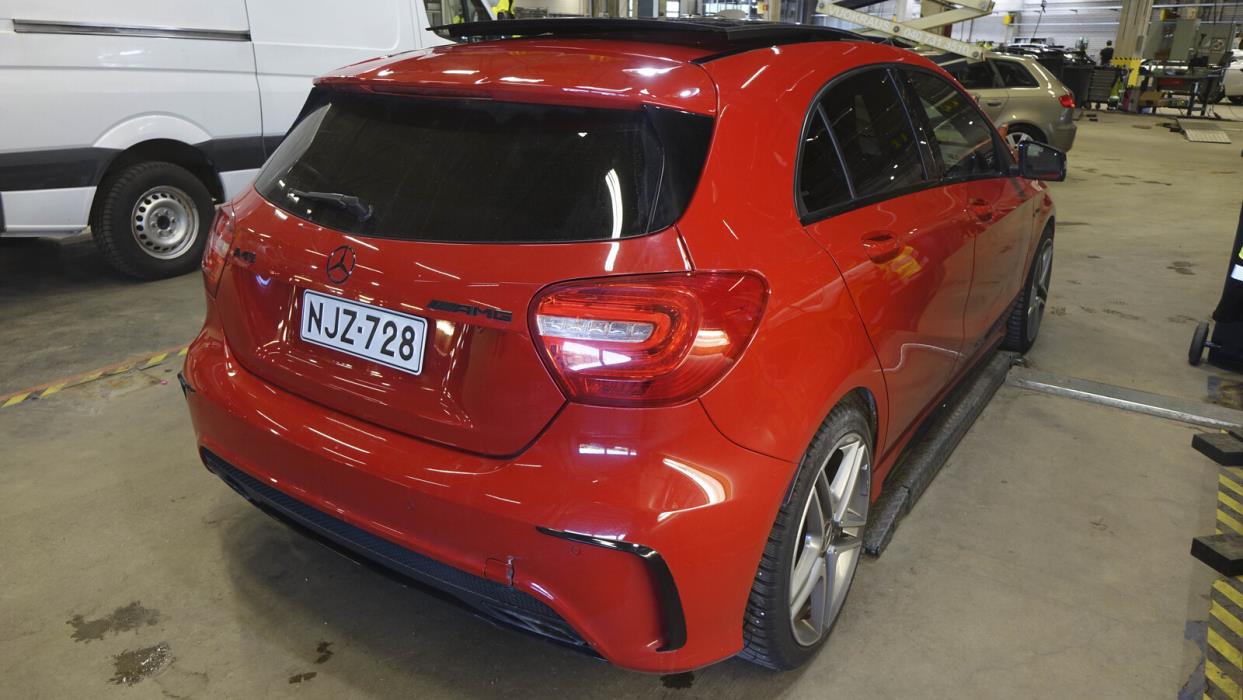 MERCEDES-BENZ A 45 AMG 2015