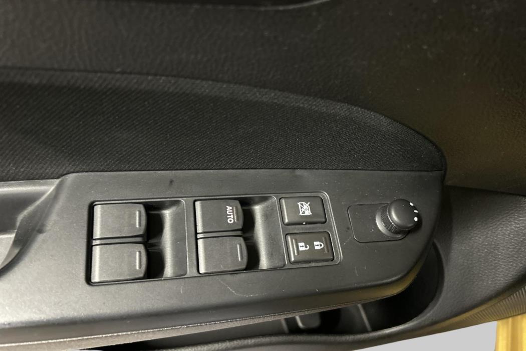 SUZUKI Swift 2015