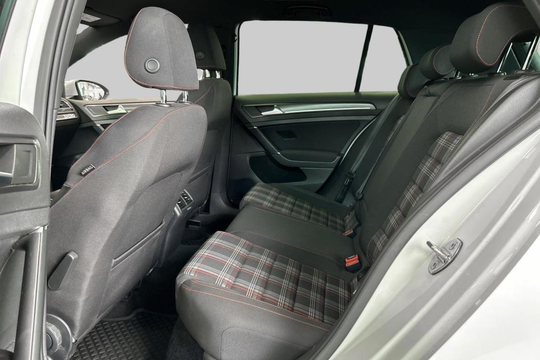 VOLKSWAGEN Golf 2017