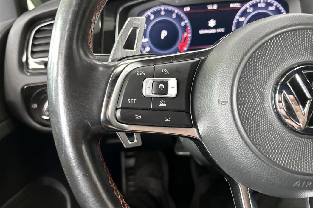 VOLKSWAGEN Golf 2017