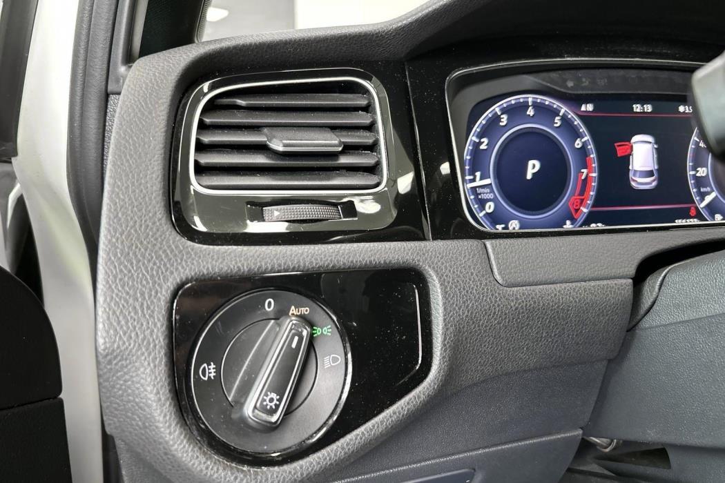 VOLKSWAGEN Golf 2017