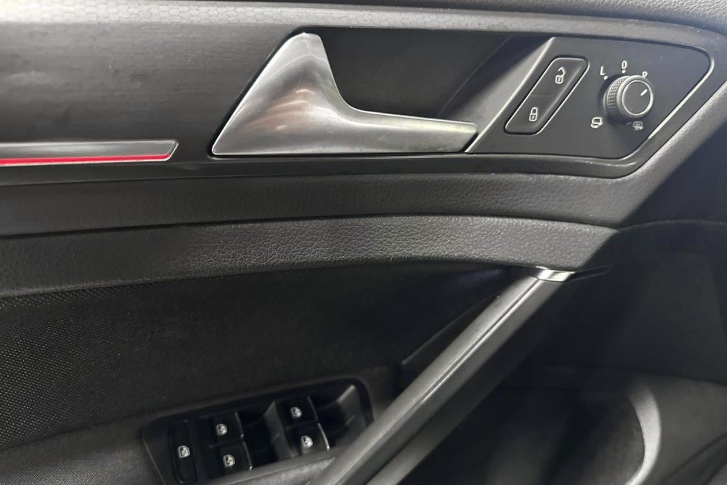 VOLKSWAGEN Golf 2017
