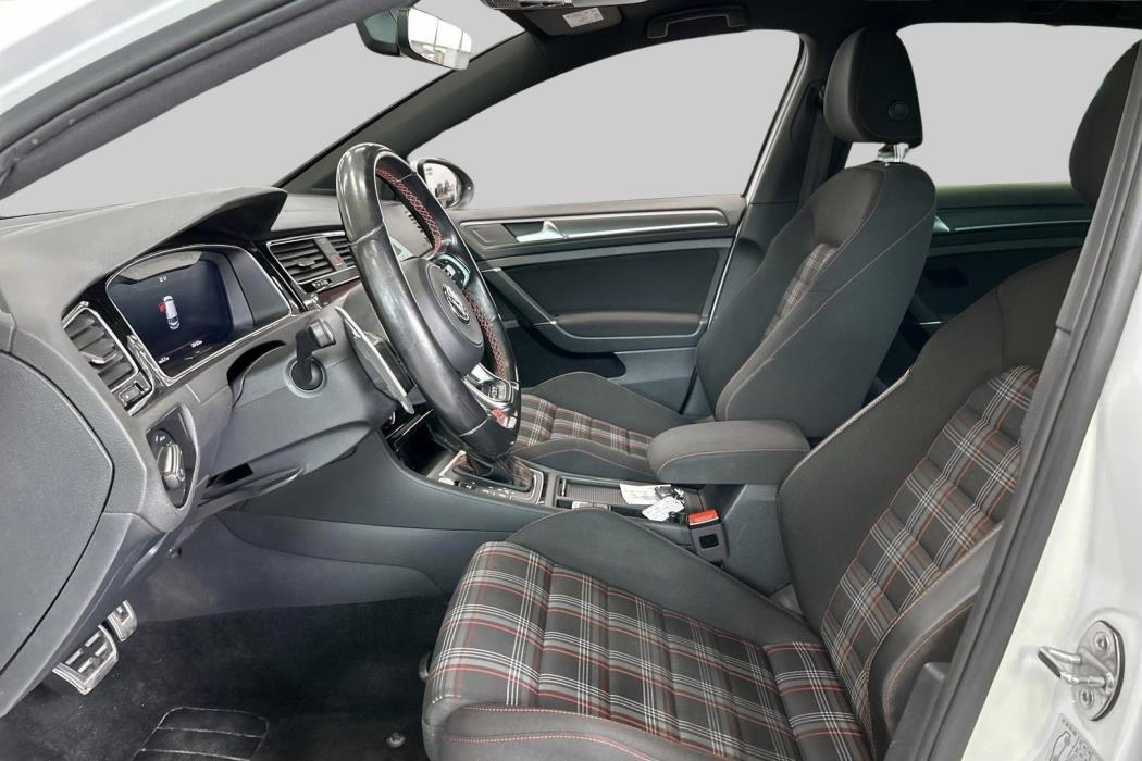 VOLKSWAGEN Golf 2017