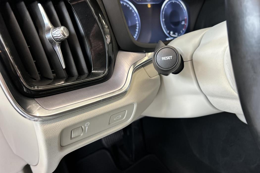 VOLVO V60 2020