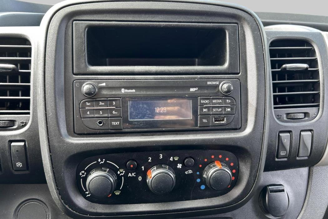 RENAULT Trafic 2015