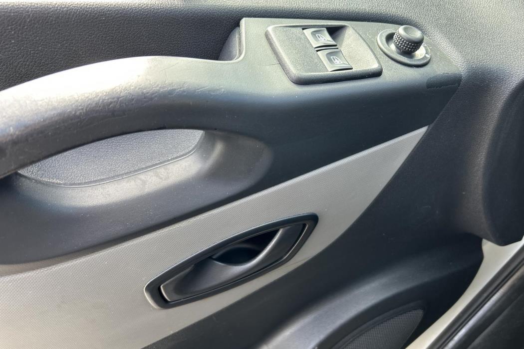 RENAULT Trafic 2015