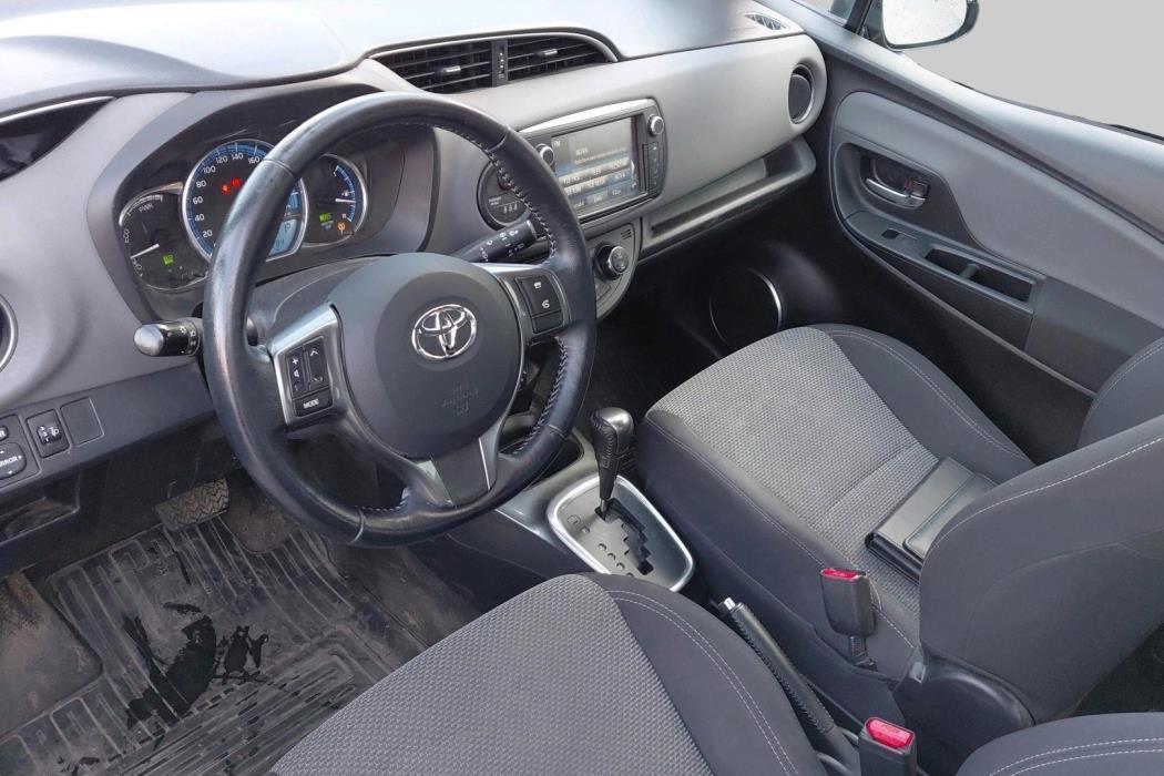 TOYOTA Yaris 2016