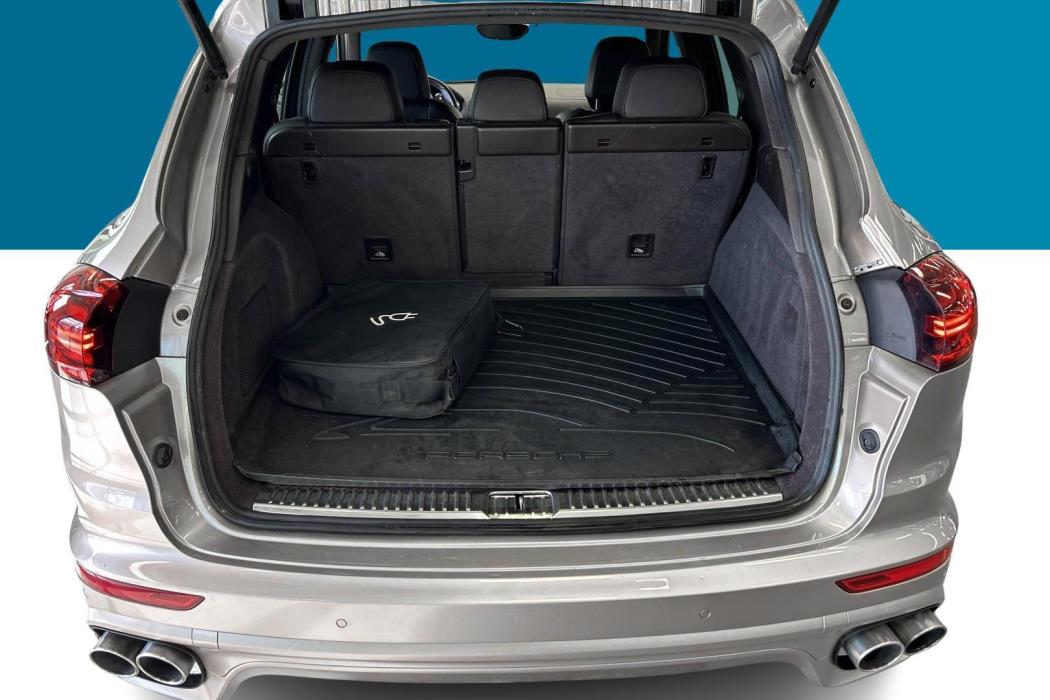 PORSCHE Cayenne 2015