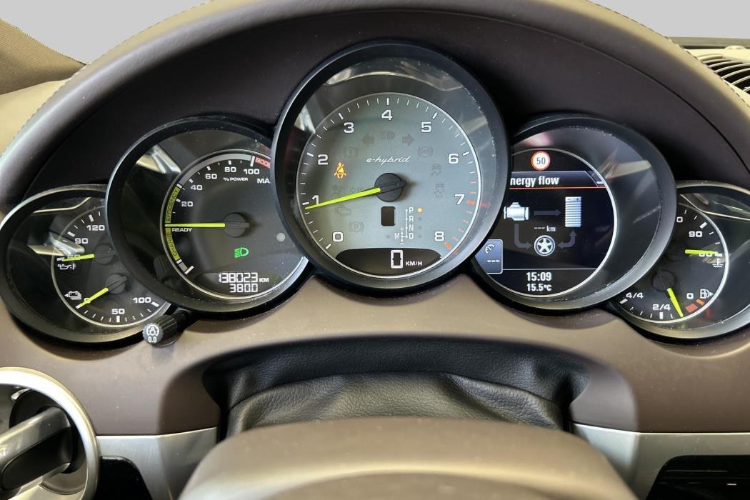 PORSCHE Cayenne 2015