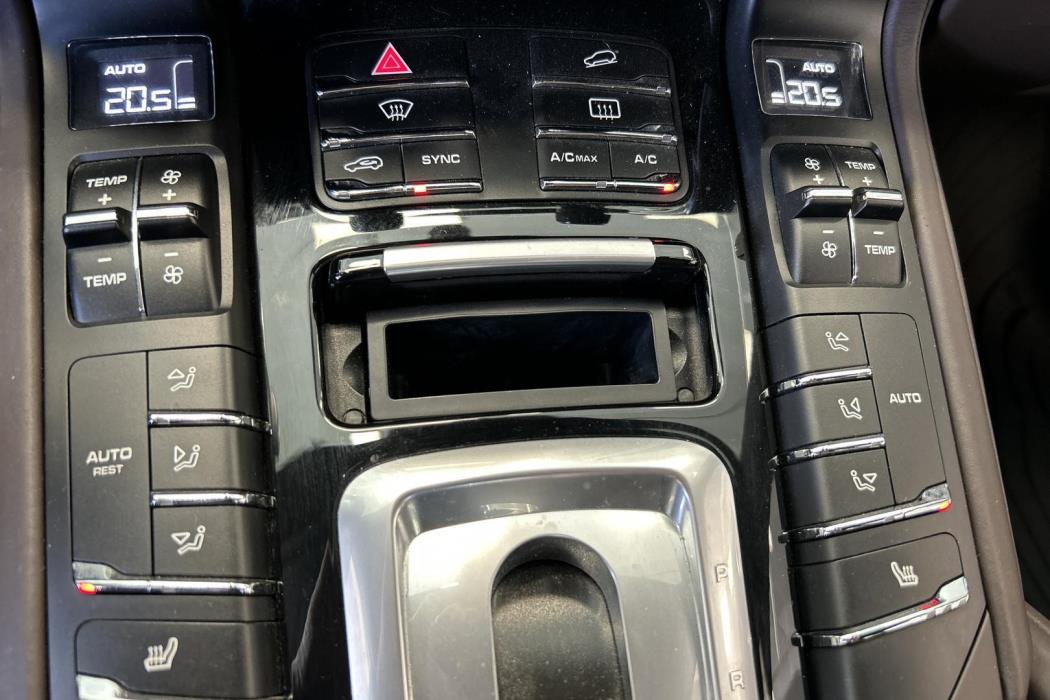PORSCHE Cayenne 2015