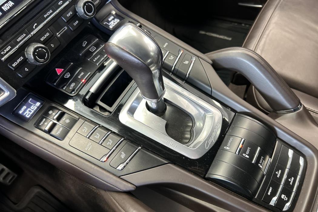PORSCHE Cayenne 2015