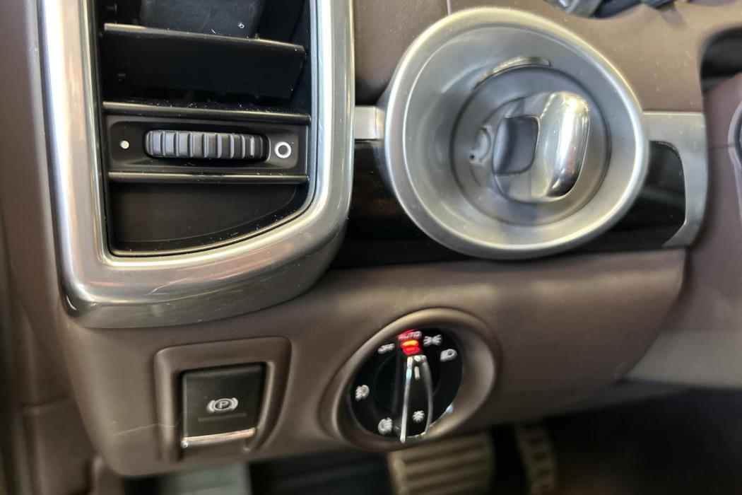 PORSCHE Cayenne 2015