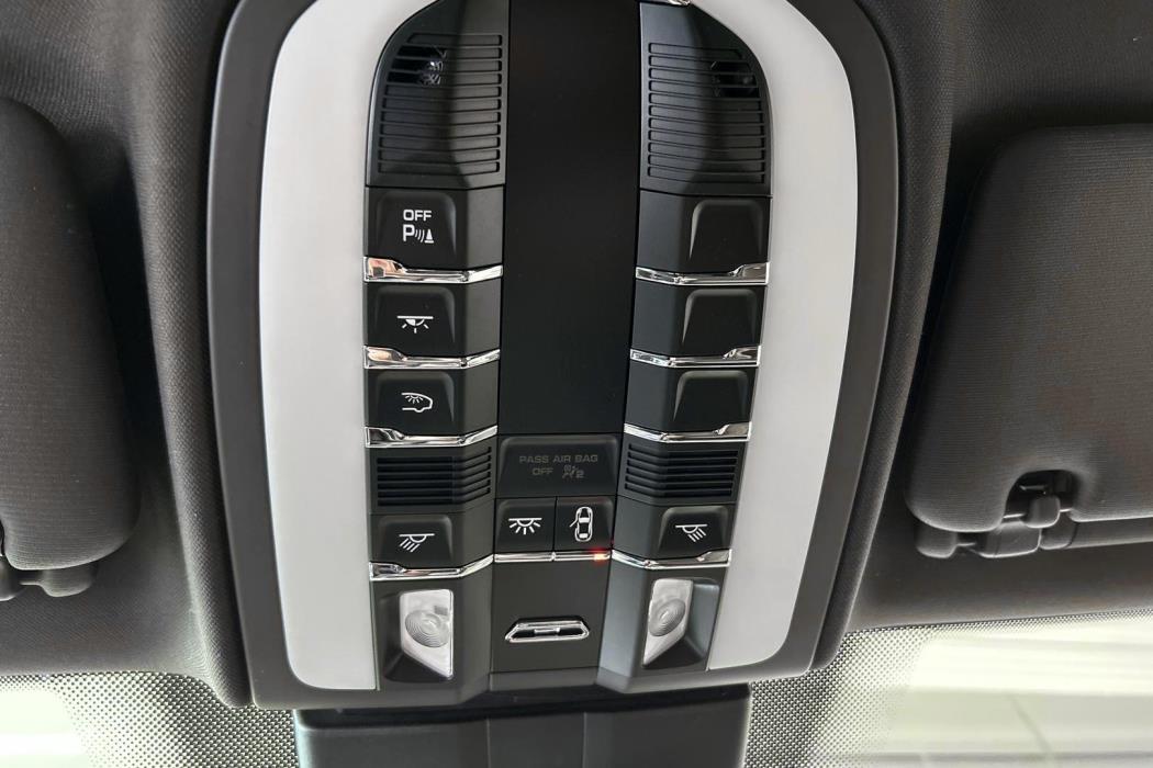 PORSCHE Cayenne 2015