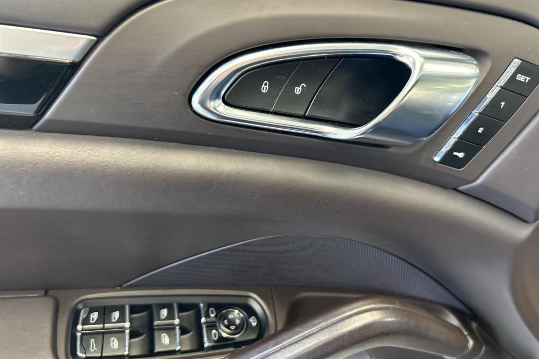 PORSCHE Cayenne 2015