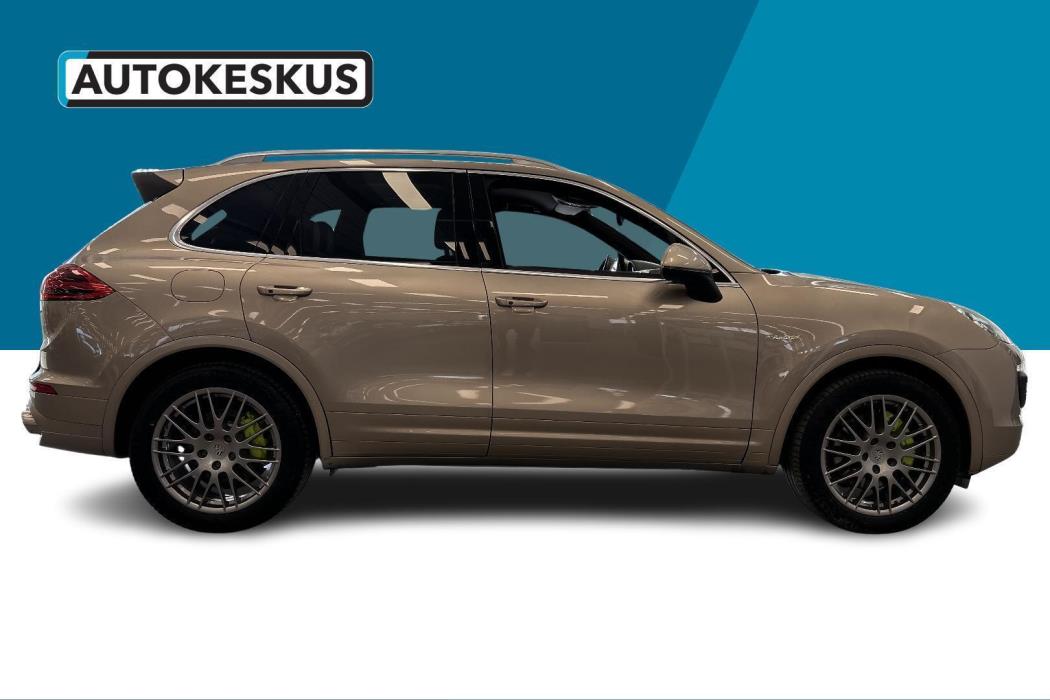 PORSCHE Cayenne 2015