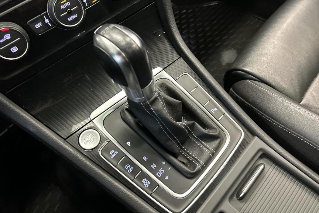 VOLKSWAGEN Golf 2015