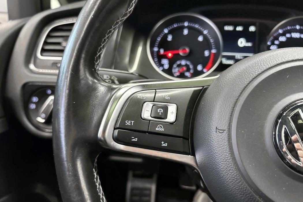 VOLKSWAGEN Golf 2015