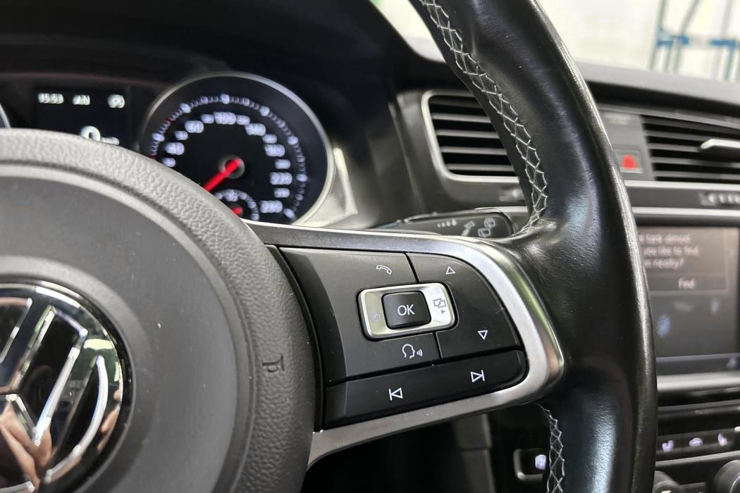 VOLKSWAGEN Golf 2015