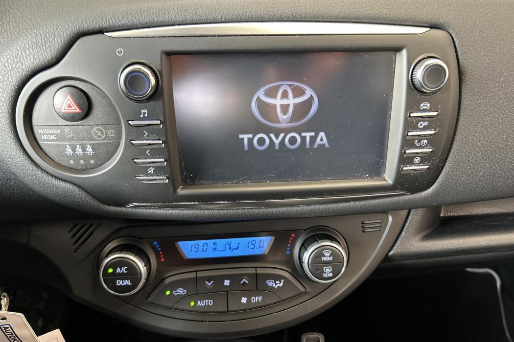 TOYOTA Yaris 2019