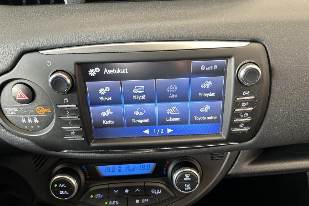 TOYOTA Yaris 2019