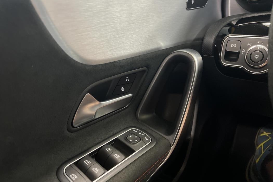 MERCEDES-BENZ A 35 AMG 2019