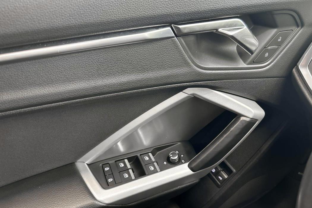 AUDI Q3 2021