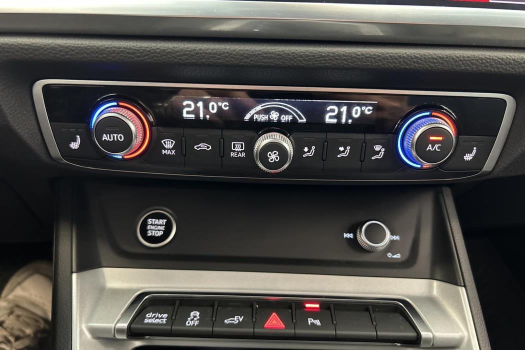 AUDI Q3 2021