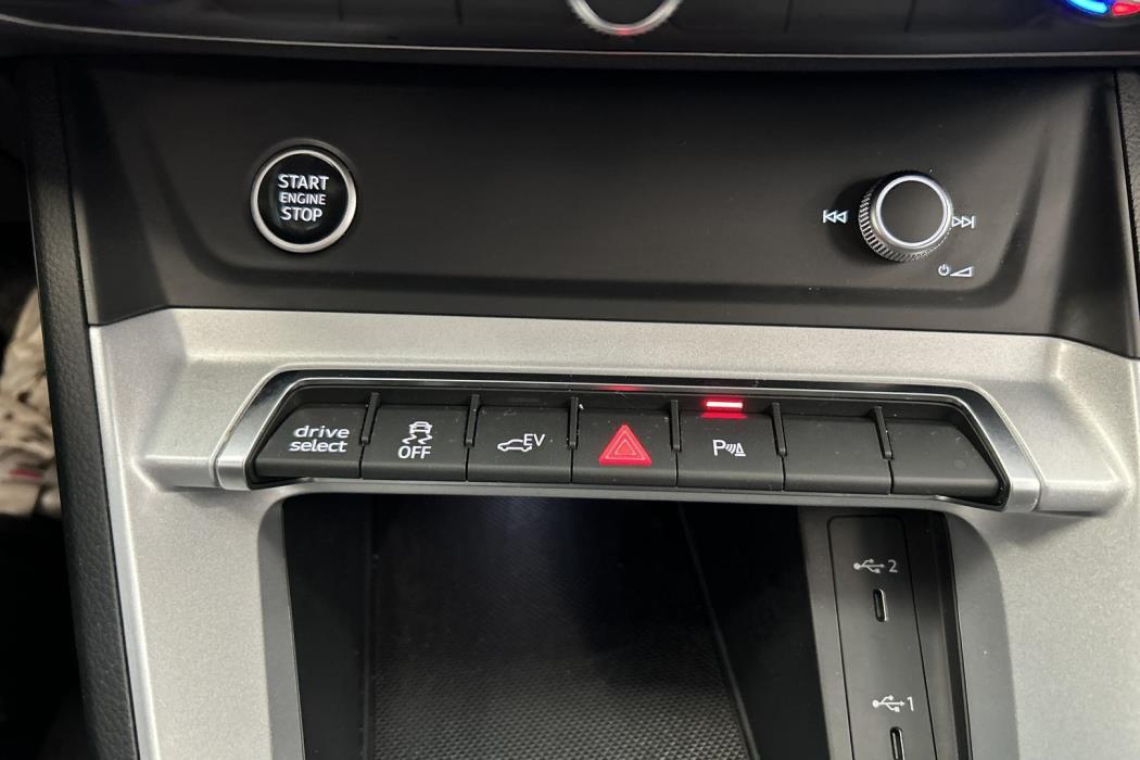 AUDI Q3 2021