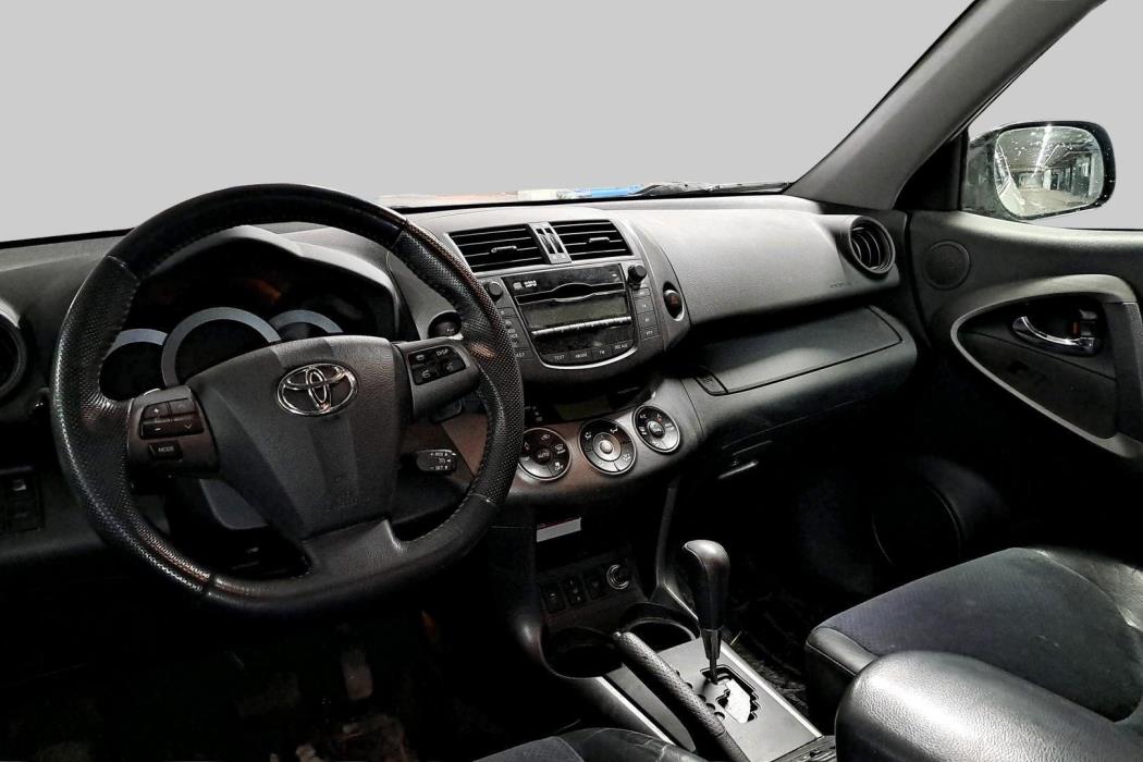 TOYOTA RAV4 2011