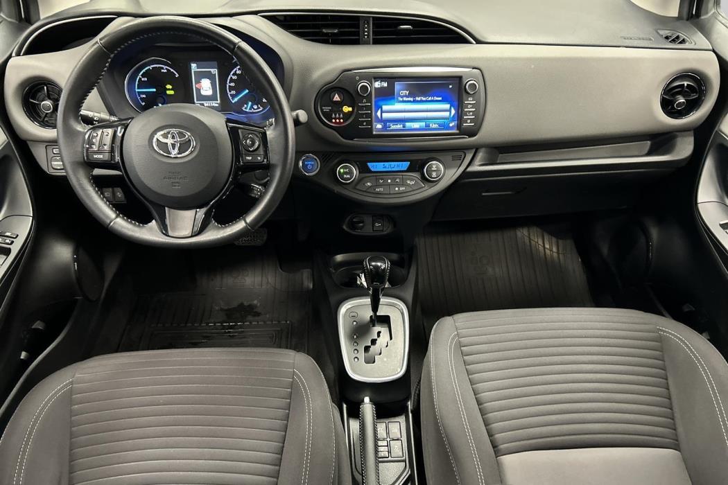 TOYOTA Yaris 2017