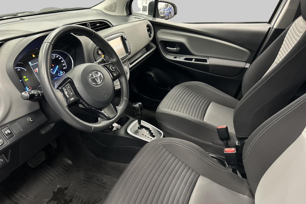 TOYOTA Yaris 2017