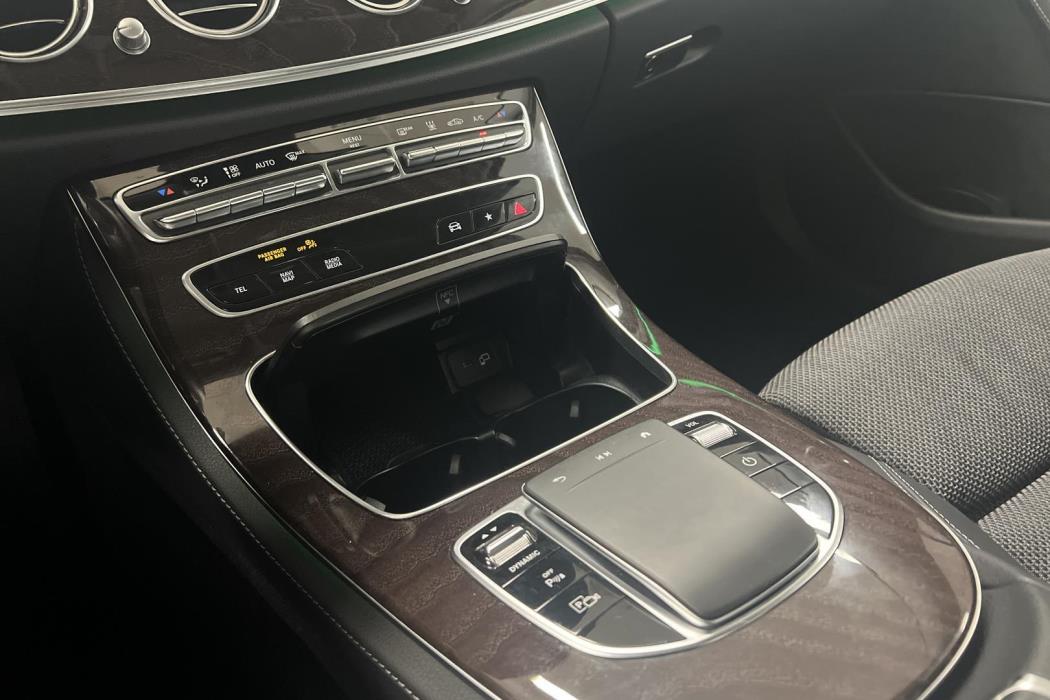 MERCEDES-BENZ E 2022